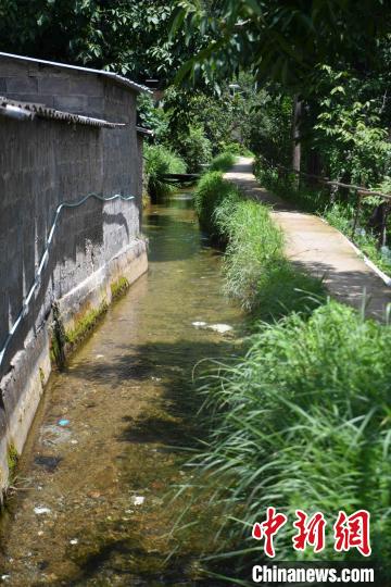 圖為至今仍在流淌的楚援溝。　劉冉陽 攝