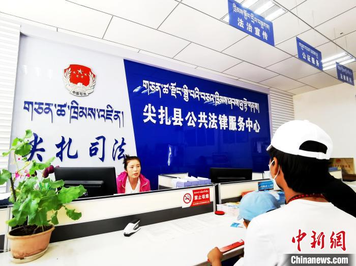 （人民幸福生活）探訪青海尖扎法律援助中心：應(yīng)援盡援，給弱勢群體筑法律后盾