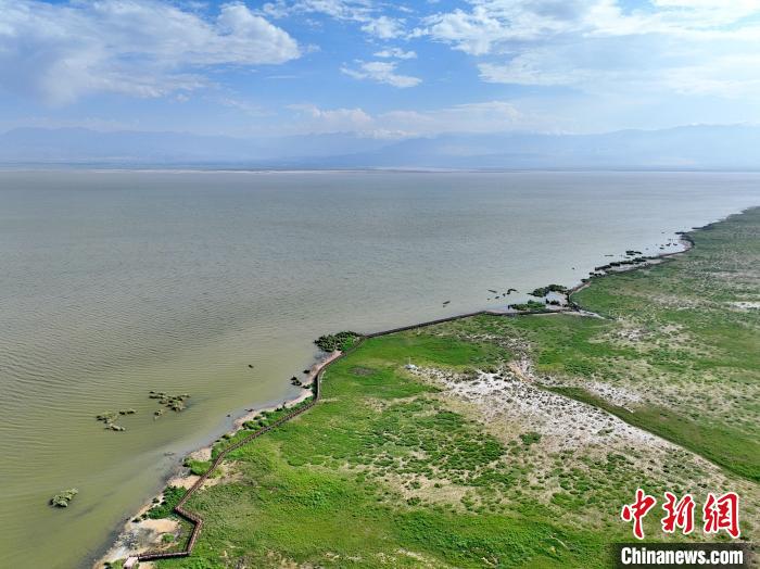 圖為航拍都蘭湖國(guó)家濕地公園?！∑钤鲚?攝