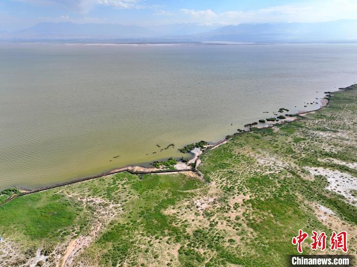 圖為航拍都蘭湖國(guó)家濕地公園?！∑钤鲚?攝