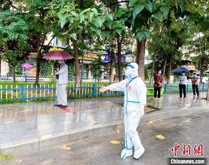 高原小城青海尖扎抗疫見聞：柔肩亦可擔(dān)重任，夫妻檔聞令而動(dòng)