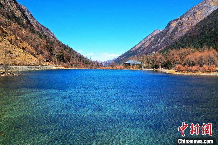 畢棚溝景區(qū)風(fēng)光。　安源 攝