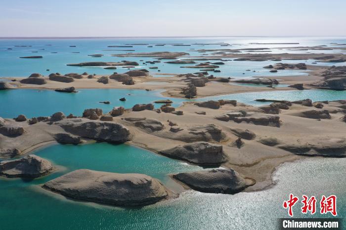 航拍青海大柴旦烏素特水上雅丹奇特景觀?！●R銘言 攝
