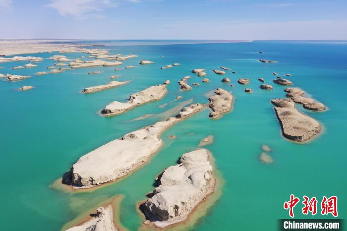 航拍青海大柴旦烏素特水上雅丹奇特景觀?！●R銘言 攝