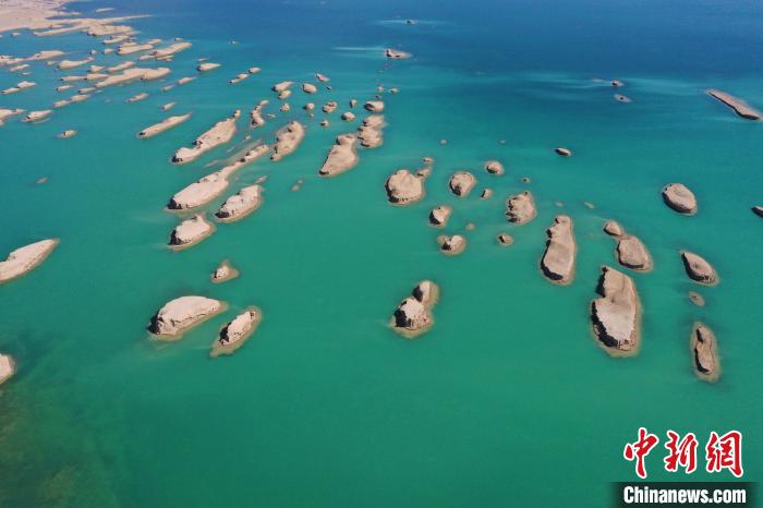 航拍青海大柴旦烏素特水上雅丹奇特景觀?！●R銘言 攝