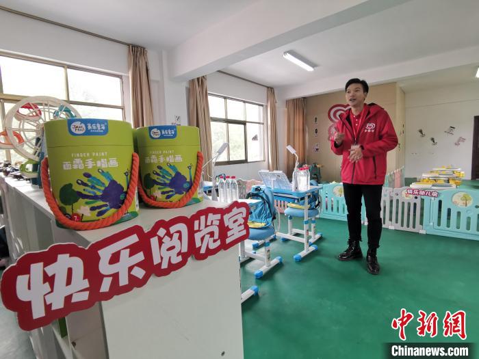 拉薩市堆龍德慶區(qū)幫普村的“心路文化空間”設(shè)有舒適的閱覽室?！≮w延 攝