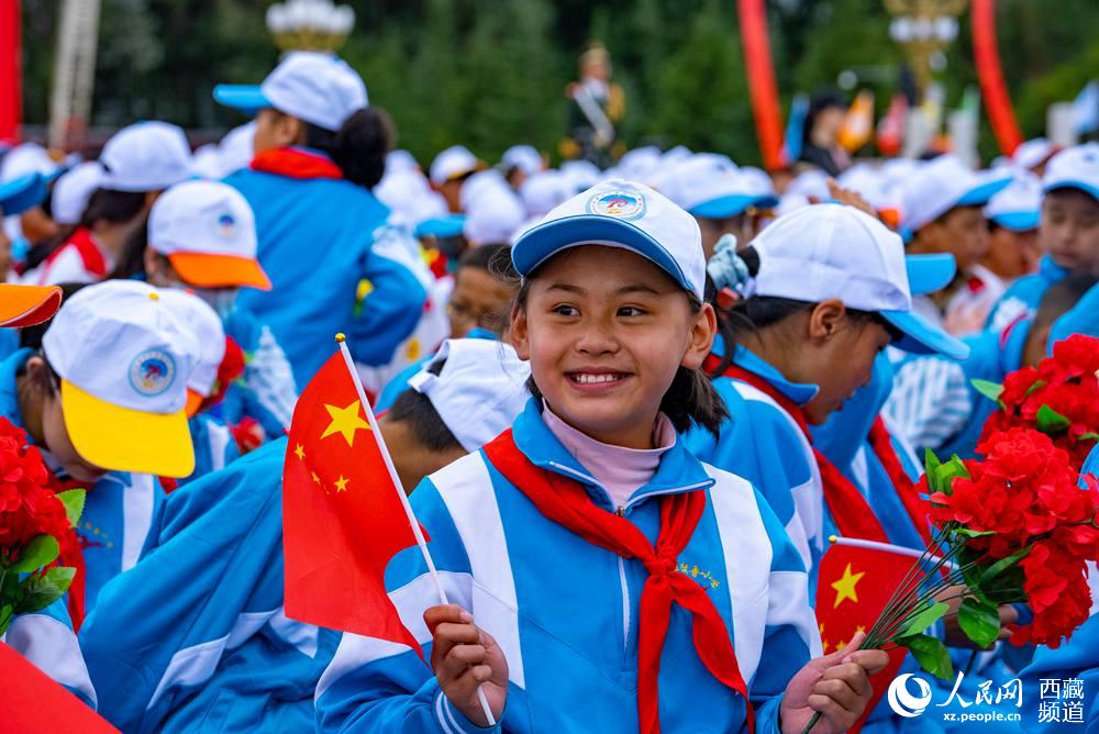 8月19日10時(shí)，慶祝西藏和平解放70周年大會(huì)在拉薩市布達(dá)拉宮廣場隆重舉行。徐馭堯 攝