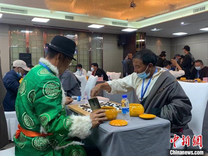 圖為參賽選手正在進行藏棋對弈?！≈x牧 攝