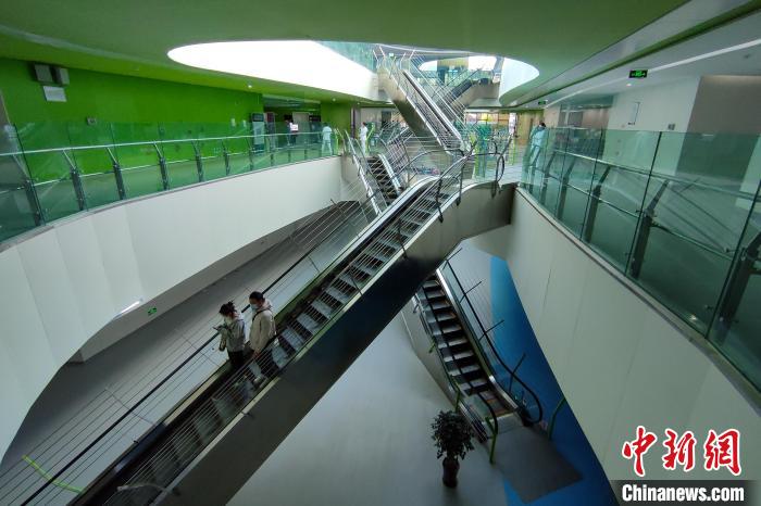 圖為西藏自治區(qū)婦產(chǎn)兒童醫(yī)院內(nèi)景?！〗w波 攝