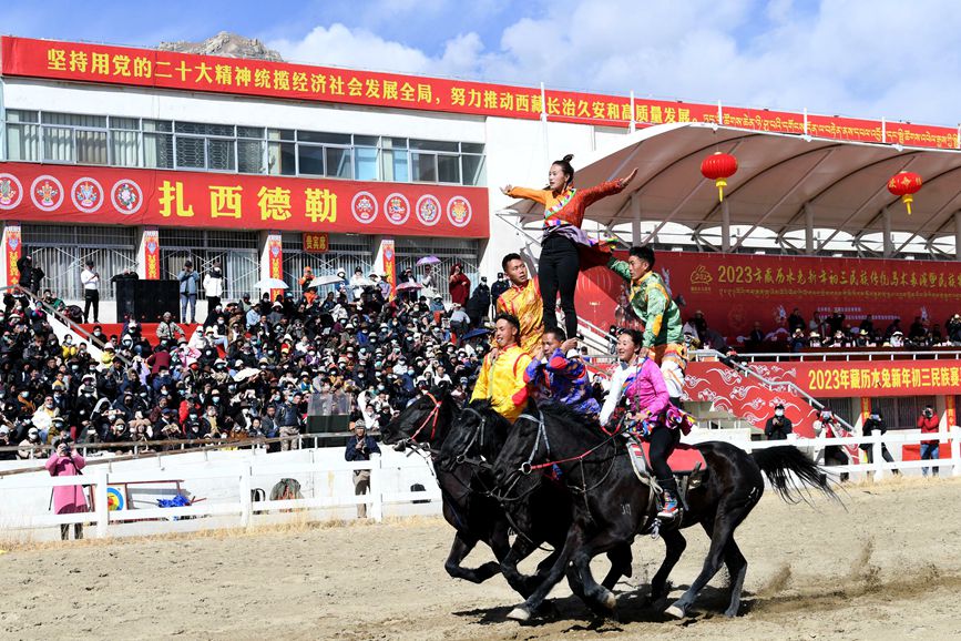 藏歷新年，精彩的馬術(shù)表演。潘多攝