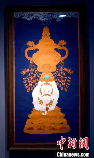 圖為5月16日，展覽中的新創(chuàng)唐卡作品《瑞象承香》?！±盍?攝