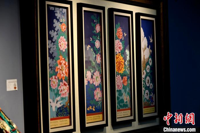 圖為5月16日，展覽中新創(chuàng)唐卡作品《四季花》?！±盍?攝