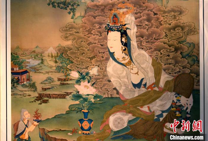 圖為5月16日，展覽中新創(chuàng)唐卡作品《靜息觀音》(局部)?！±盍?攝