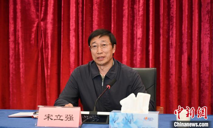 圖為西藏自治區(qū)黨委組織部副部長、第十批援藏干部人才總領(lǐng)隊宋立強致辭。